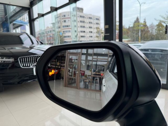 2019 Toyota Sienta 7人座豪華＋ 原廠保養 IKEY 盲點 超低里程僅跑一萬九  第4張相片