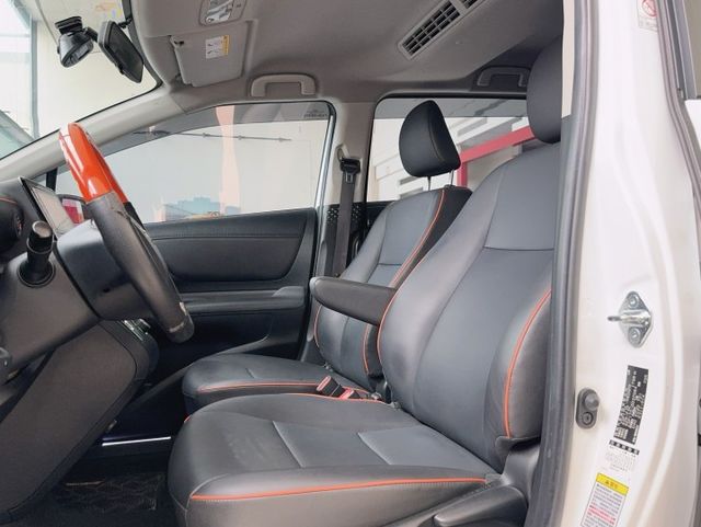 2019 Toyota Sienta 7人座豪華＋ 原廠保養 IKEY 盲點 超低里程僅跑一萬九  第6張相片