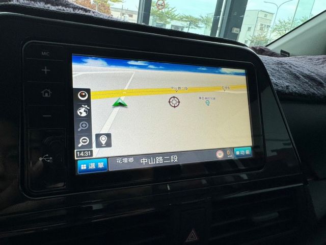 2019 Toyota Sienta 7人座豪華＋ 原廠保養 IKEY 盲點 超低里程僅跑一萬九  第11張相片