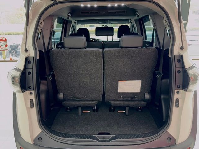 2019 Toyota Sienta 7人座豪華＋ 原廠保養 IKEY 盲點 超低里程僅跑一萬九  第18張相片