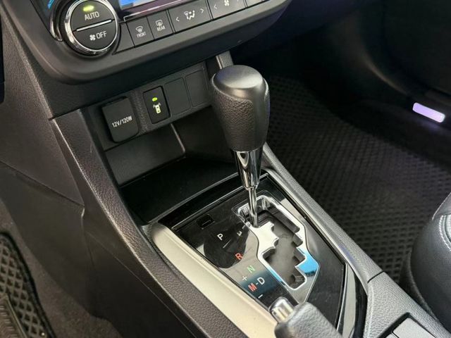 2015 Toyota Corolla Altis 1.8經典版 里程僅跑十三萬  第7張相片