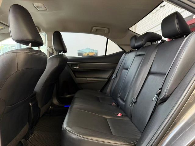 2015 Toyota Corolla Altis 1.8經典版 里程僅跑十三萬  第9張相片