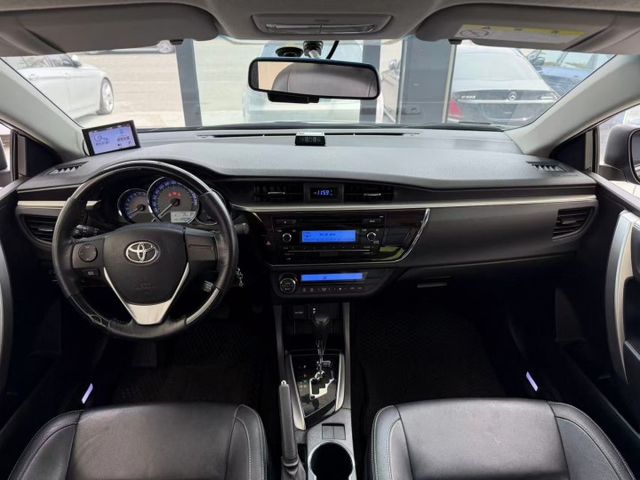 2015 Toyota Corolla Altis 1.8經典版 里程僅跑十三萬  第10張相片