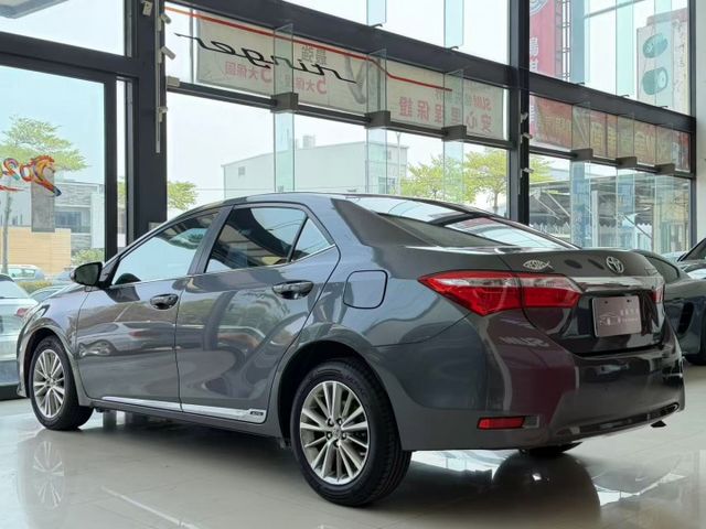 2015 Toyota Corolla Altis 1.8經典版 里程僅跑十三萬  第12張相片