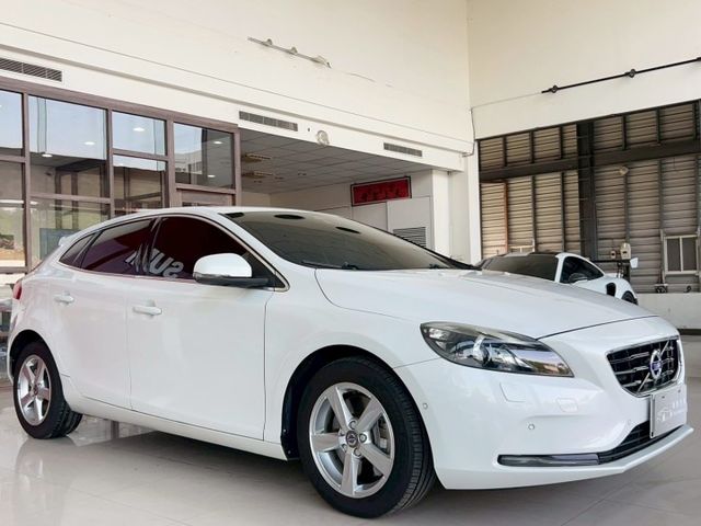 2016 Volvo V40 T3豪華版 里程僅跑十一萬二  第1張相片