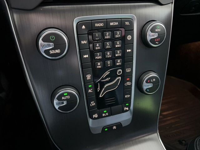 2016 Volvo V40 T3豪華版 里程僅跑十一萬二  第13張相片