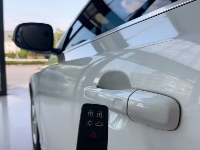2016 Volvo V40 T3豪華版 里程僅跑十一萬二  第15張相片