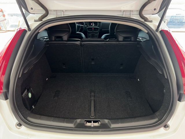 2016 Volvo V40 T3豪華版 里程僅跑十一萬二  第17張相片