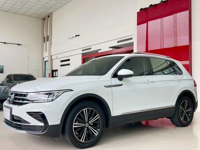 2024 VW Tiguan 280 TSI Elegance Premium 一手車 原廠保養 保固中 里程僅一萬四  第3張相片
