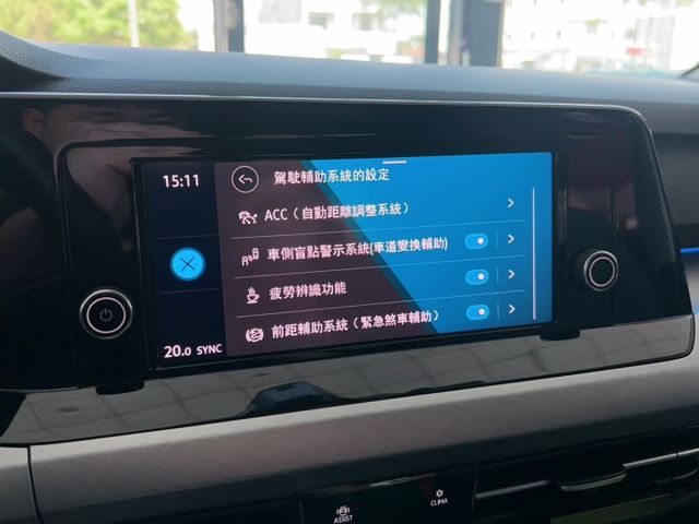 2023 Volkswagen Golf 230 eTSI Life 一手車 原廠保養 原廠保固中 里程僅跑二萬  第7張相片
