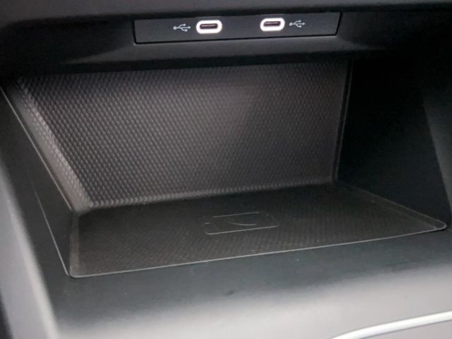 2023 Volkswagen Golf 230 eTSI Life 一手車 原廠保養 原廠保固中 里程僅跑二萬  第14張相片