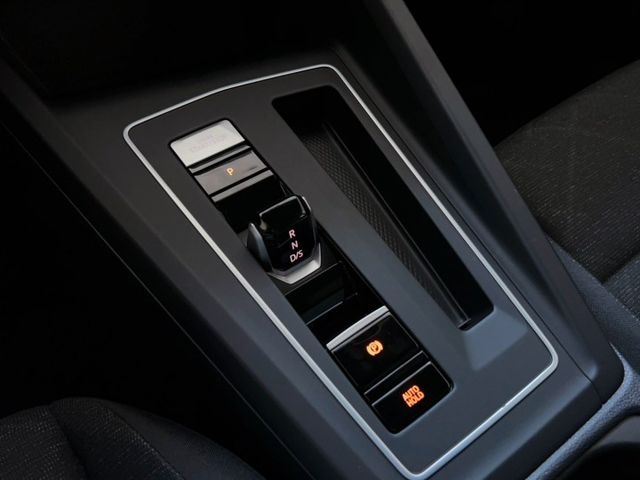 2023 Volkswagen Golf 230 eTSI Life 一手車 原廠保養 原廠保固中 里程僅跑二萬  第15張相片