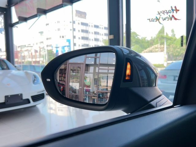 2023 Volkswagen Golf 230 eTSI Life 一手車 原廠保養 原廠保固中 里程僅跑二萬  第17張相片