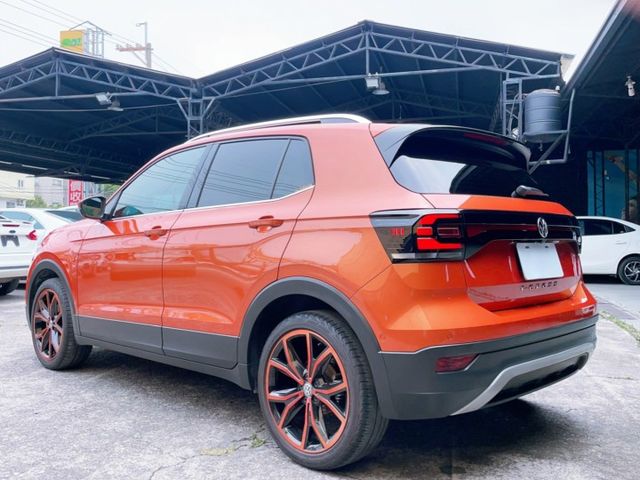2020 Volkswagen T-Cross 230 TSI Style Design 原廠保養 里程僅跑六萬七  第18張相片