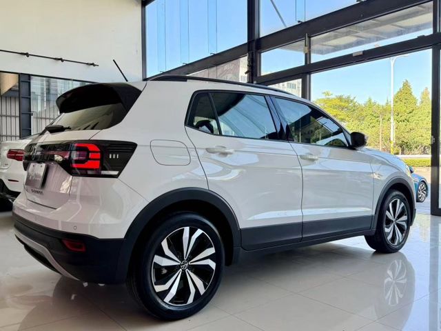 2022/23 VW T-Cross 230 TSI Tech 總代理  一手車 原廠保養 里程僅跑四萬七 原廠保固中  第18張相片