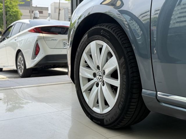 2011 Volkswagen Passat Sedan 1.8 TSI CL 一手車 全原廠保養 里程僅跑九萬八  第4張相片