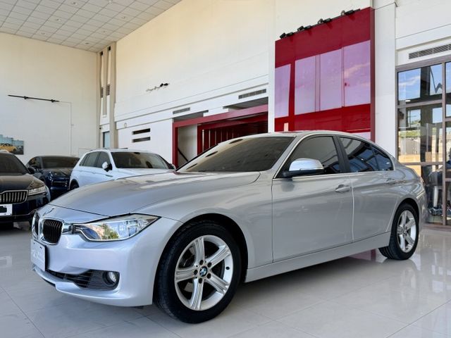 2015 BMW F30 320i 超低里程僅跑八萬四 改裝原廠型安卓機  第3張相片