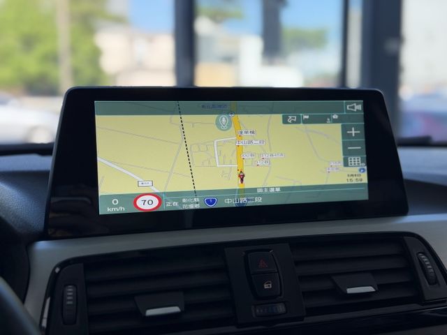 2015 BMW F30 320i 超低里程僅跑八萬四 改裝原廠型安卓機  第10張相片