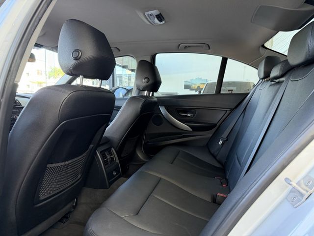 2015 BMW F30 320i 超低里程僅跑八萬四 改裝原廠型安卓機  第13張相片