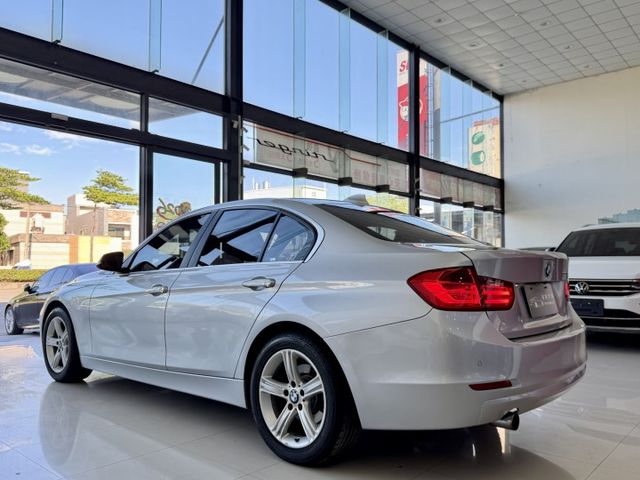 2015 BMW F30 320i 超低里程僅跑八萬四 改裝原廠型安卓機  第14張相片