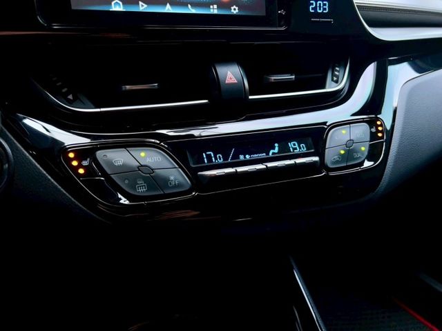 2023 Toyota C-HR 豪華 一手車 里程僅跑一萬七 原廠保固中  第12張相片
