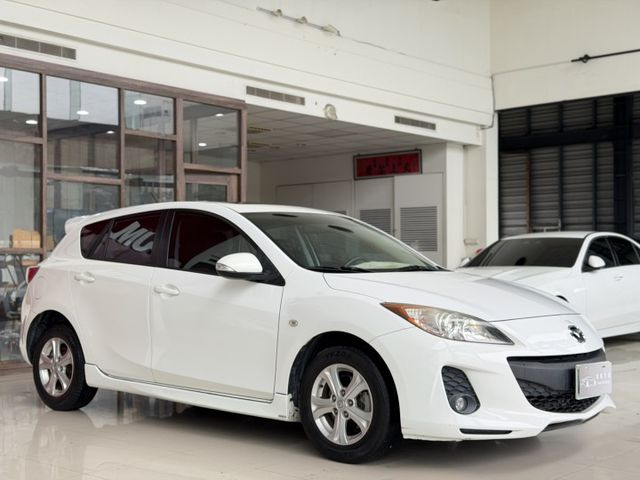 2014 Mazda 3 5D 1.6尊貴型 超低里程僅跑八萬一 ( 現況交車，已反映在價格 )  第1張相片