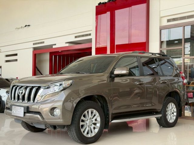 2014 Toyota 小改款 Land Cruiser Prado 4.0 VX 超低里程僅跑十一萬 七人座  第3張相片