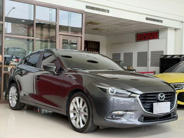 2018 Mazda 3 5D 2.0尊榮安全版  一手車 原廠保養 里程僅跑七萬六  第1張相片