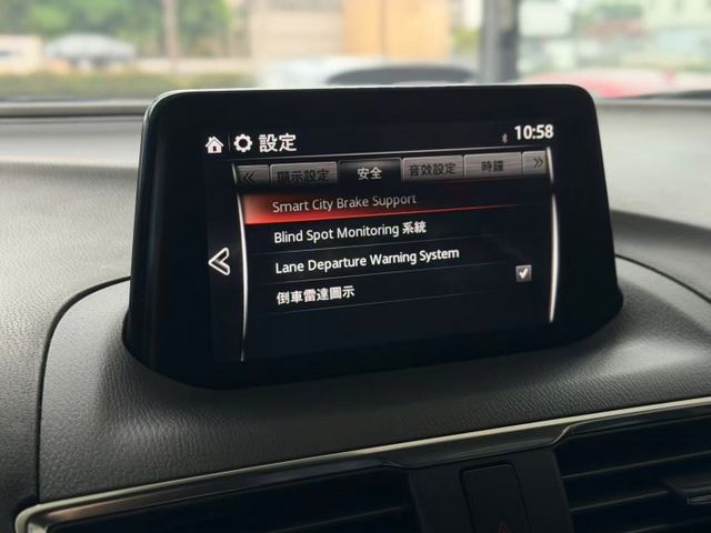 2018 Mazda 3 5D 2.0尊榮安全版  一手車 原廠保養 里程僅跑七萬六  第11張相片
