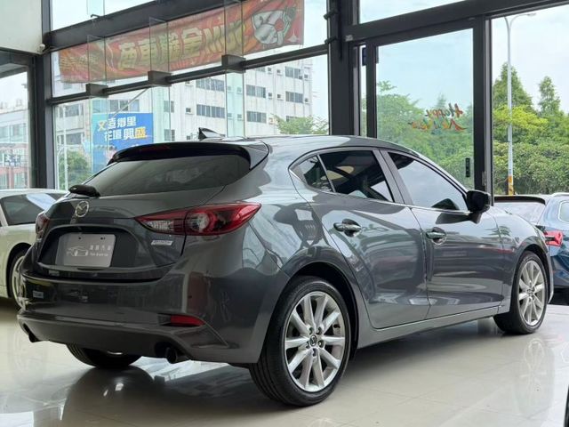 2018 Mazda 3 5D 2.0尊榮安全版  一手車 原廠保養 里程僅跑七萬六  第16張相片