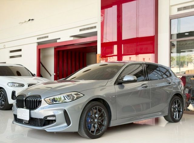 2023 BMW 120i Edition M 原廠保養 超低里程僅跑一萬七  第3張相片