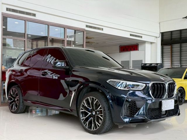 扣牌半年 2022 BMW X5 M 總代理 原廠保養 超低里程僅跑五萬二  第1張相片