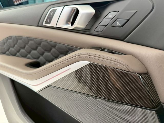 扣牌半年 2022 BMW X5 M 總代理 原廠保養 超低里程僅跑五萬二  第6張相片