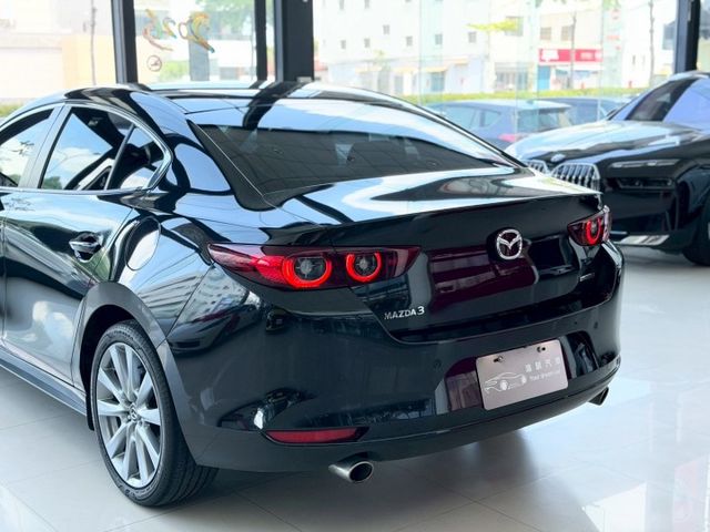2023 Mazda 3 4D 20S Premium 一手車 原廠保養 超低里程僅跑五萬三  第18張相片