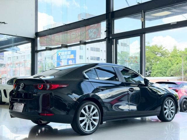 2023 Mazda 3 4D 20S Premium 一手車 原廠保養 超低里程僅跑五萬三  第19張相片