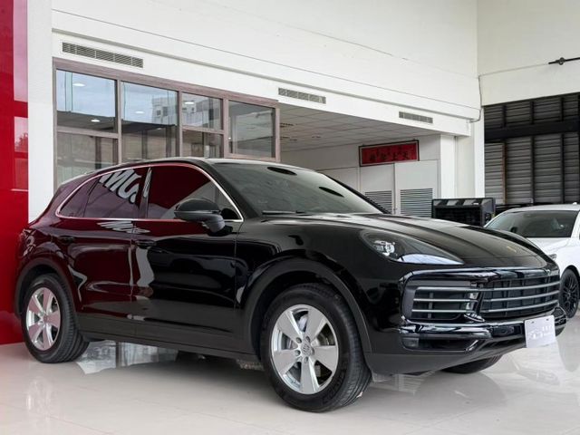 2018/19 Porsche Cayenne  總代理 原廠保養 里程僅跑三萬九 選配29萬  第1張相片