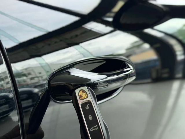2018/19 Porsche Cayenne  總代理 原廠保養 里程僅跑三萬九 選配29萬  第5張相片
