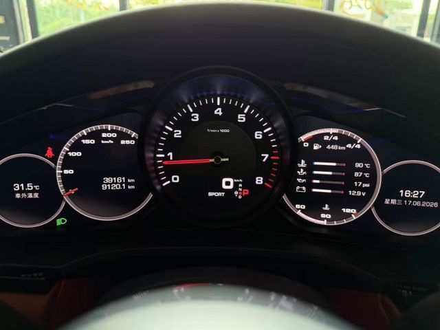 2018/19 Porsche Cayenne  總代理 原廠保養 里程僅跑三萬九 選配29萬  第9張相片