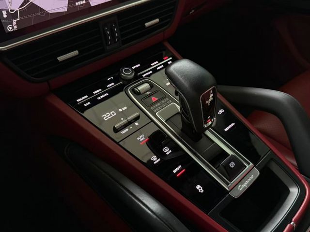 2018/19 Porsche Cayenne  總代理 原廠保養 里程僅跑三萬九 選配29萬  第13張相片