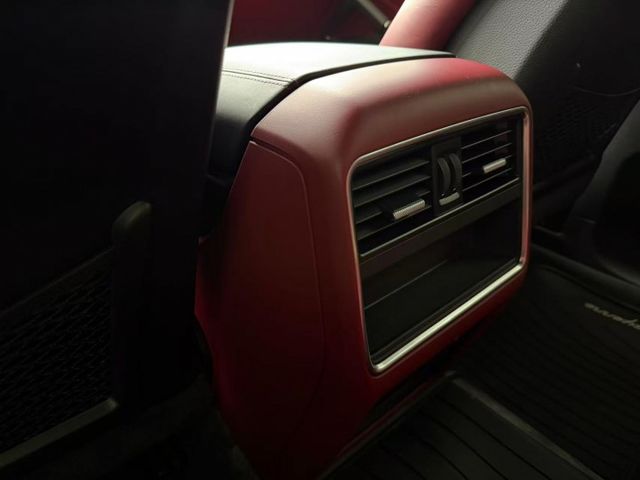 2018/19 Porsche Cayenne  總代理 原廠保養 里程僅跑三萬九 選配29萬  第15張相片