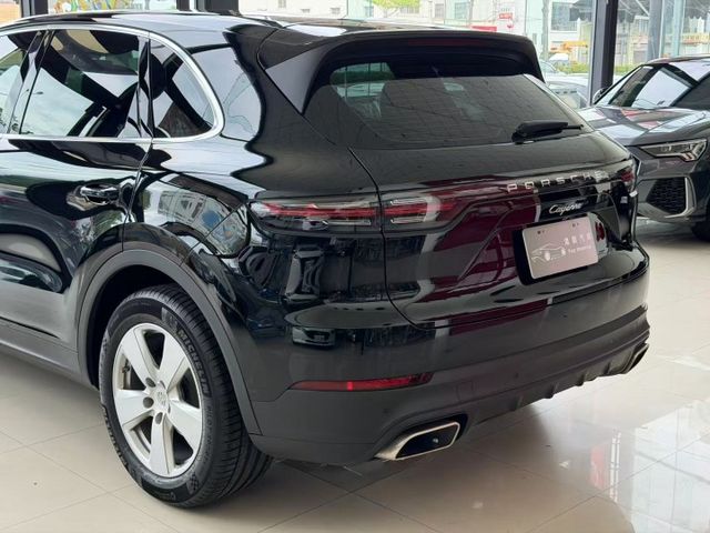 2018/19 Porsche Cayenne  總代理 原廠保養 里程僅跑三萬九 選配29萬  第20張相片