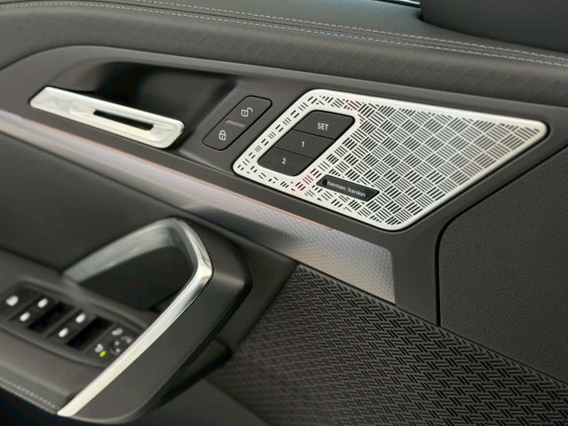 25 年式 BMW iX2 xDrive30 M Sport 原廠保固中 里程僅跑三萬二 選配 10.5 萬  第5張相片