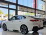 25 年式 BMW iX2 xDrive30 M Sport 原廠保固中 里程僅跑三萬二 選配 10.5 萬  第16張縮圖