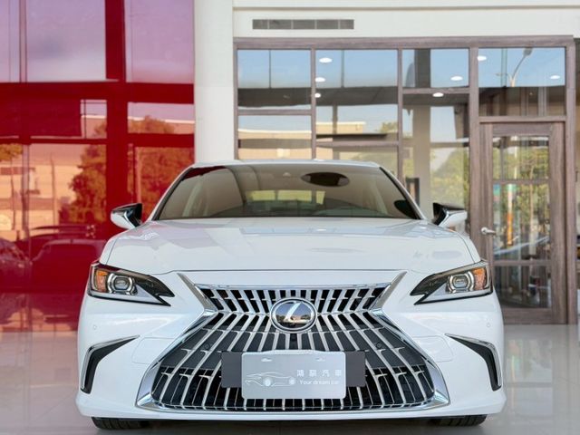 2023 Lexus 小改款 ES200 豪華版 一手車 原廠保養 保固中 超低里程僅跑兩萬八 選配電子後視鏡 環景  第2張相片