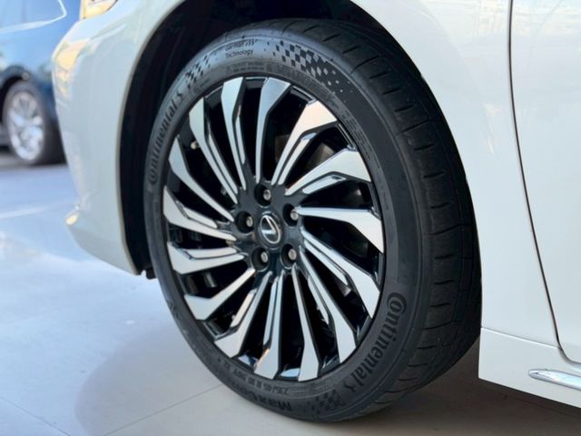 2023 Lexus 小改款 ES200 豪華版 一手車 原廠保養 保固中 超低里程僅跑兩萬八 選配電子後視鏡 環景  第4張相片