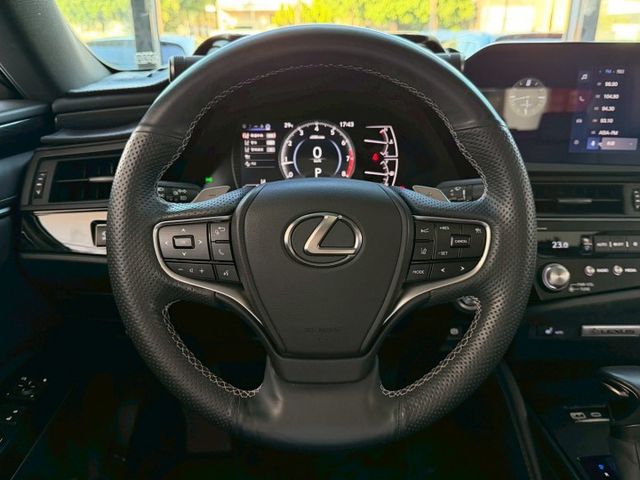 2023 Lexus 小改款 ES200 豪華版 一手車 原廠保養 保固中 超低里程僅跑兩萬八 選配電子後視鏡 環景  第9張相片