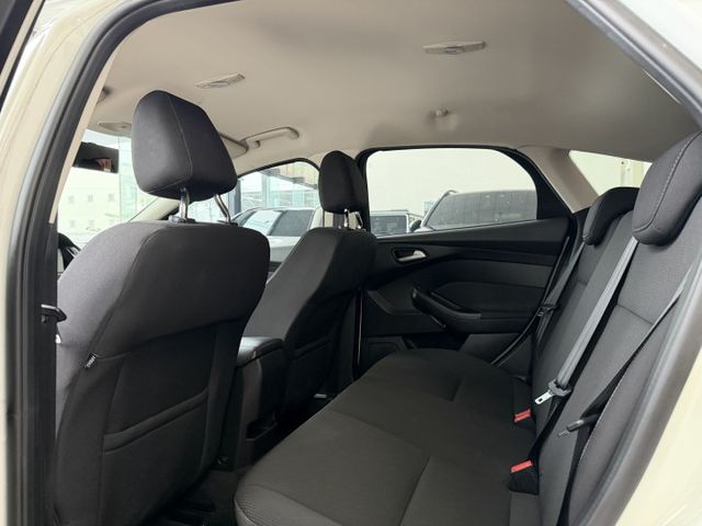 2017 Ford Focus 5D EcoBoost 125汽油時尚型 超低里程僅跑四萬九  第11張相片