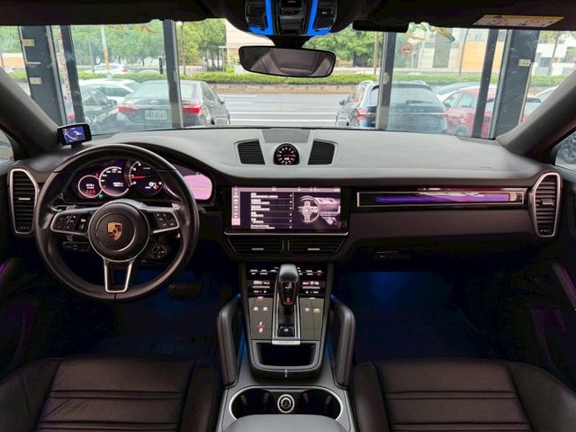 2021 Porsche Cayenne Coupe 總代理 超低里程僅跑四萬九 多樣改裝  第15張相片