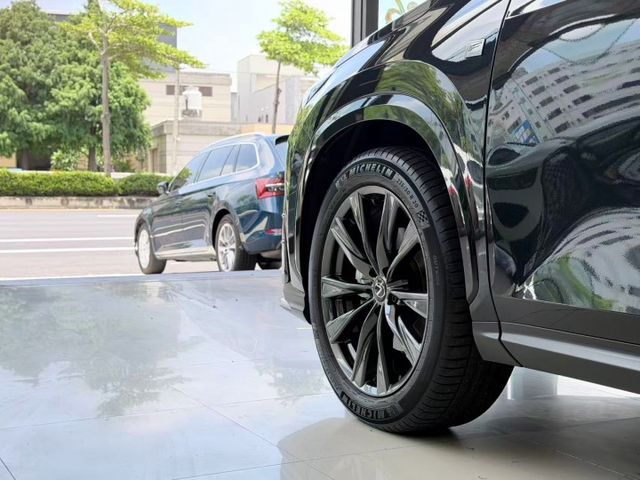 2023/24 Lexus NX 350 F Sport版  原廠保養 原廠保固中 超低里程僅跑三萬四  第4張相片