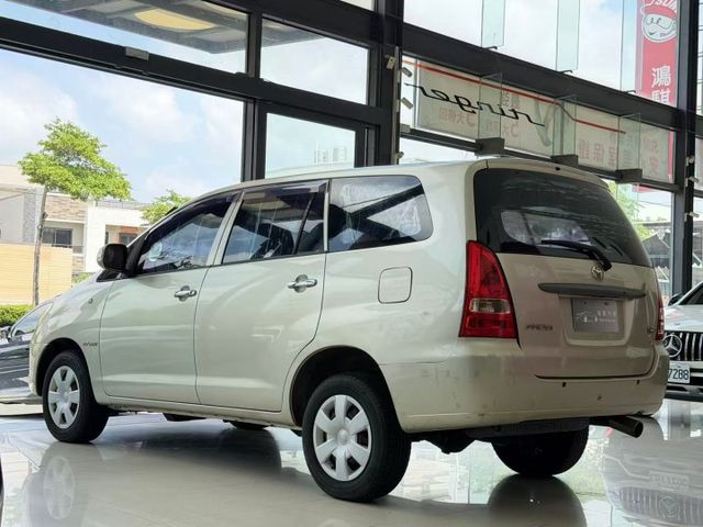 2010 Toyota Innova 2.7 G  里程僅跑二四萬  第12張相片